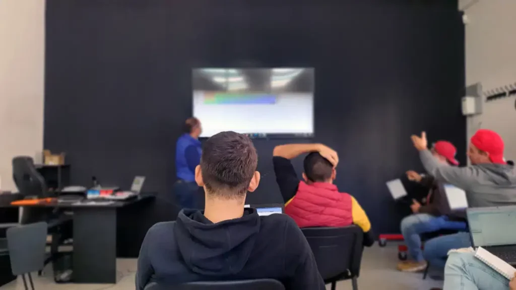Chi siamo 1 classe aula scolastica consizos diploma in un anno laurea